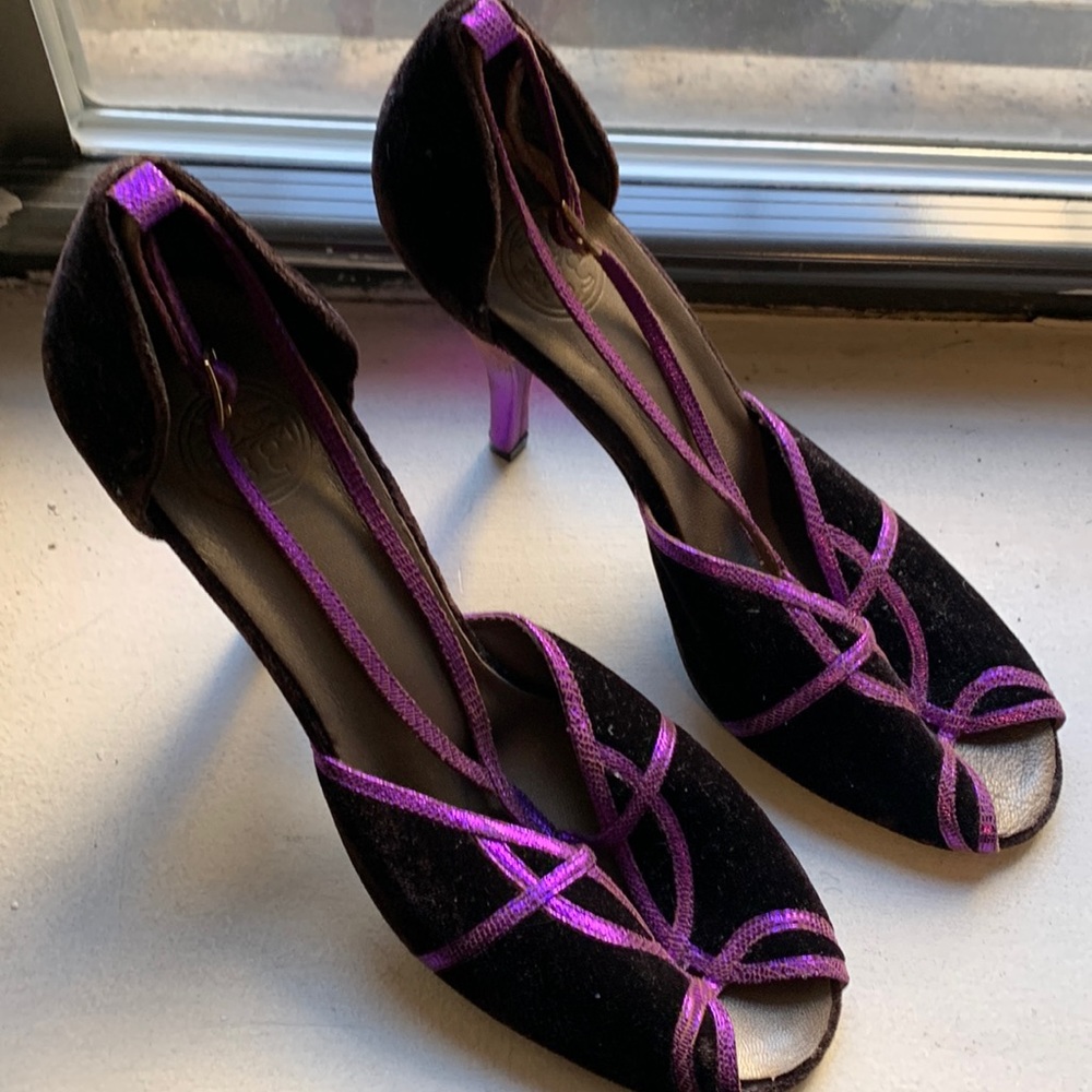Tory Burch Purple Velvet & Metallic snake print open-toe heels, size 9